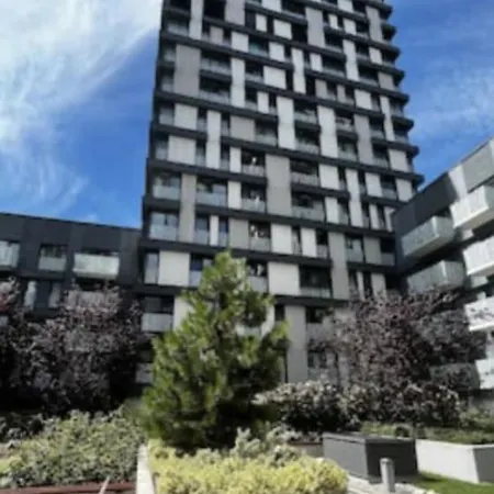 Garden Tower S Balkonem, Garaz Appartement *