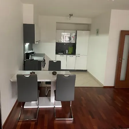 Appartement Garden Tower S Balkonem, Garaz Praag