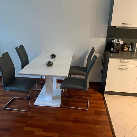 Appartement Garden Tower S Balkonem, Garaz Praag