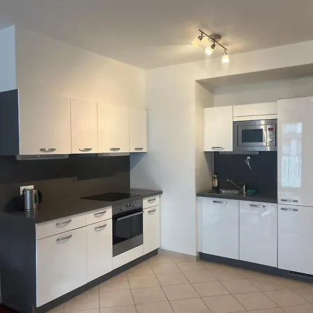 Garden Tower S Balkonem, Garaz Apartman *