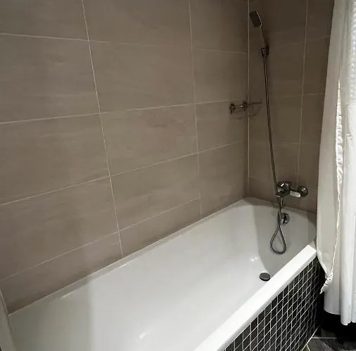 Garden Tower S Balkonem, Garaz Apartament *