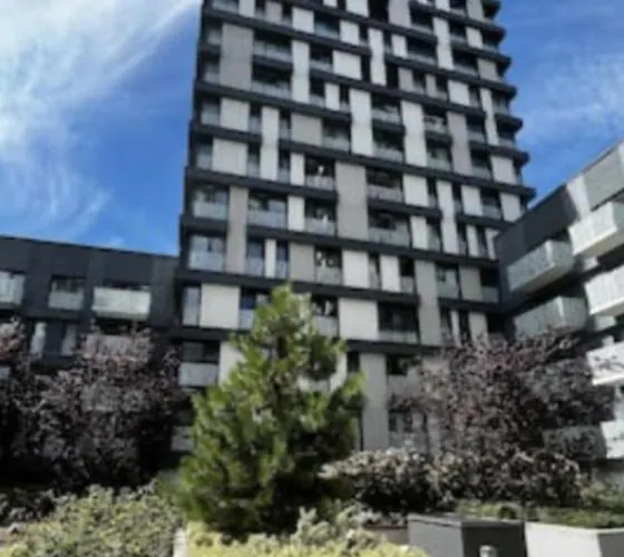 Garden Tower S Balkonem, Garaz アパート *