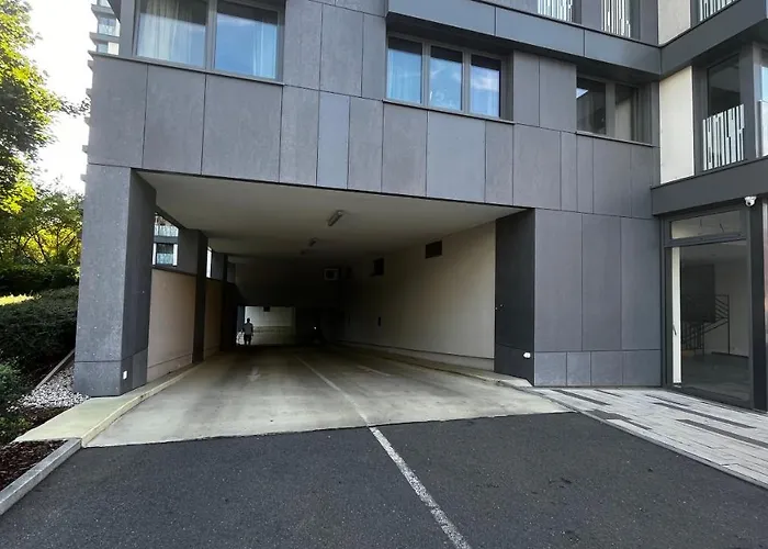 Apartament Garden Tower S Balkonem, Garaz Praga