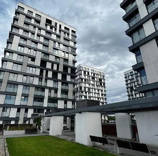 Garden Tower S Balkonem, Garaz * Praga