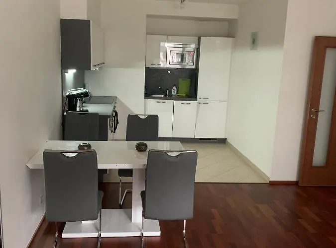 Apartament Garden Tower S Balkonem, Garaz Praga